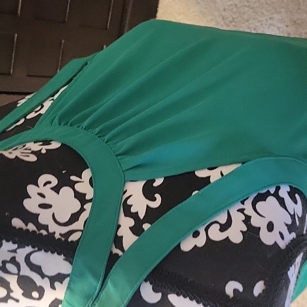 Express Green Keyhole Top - Picture 4 of 9